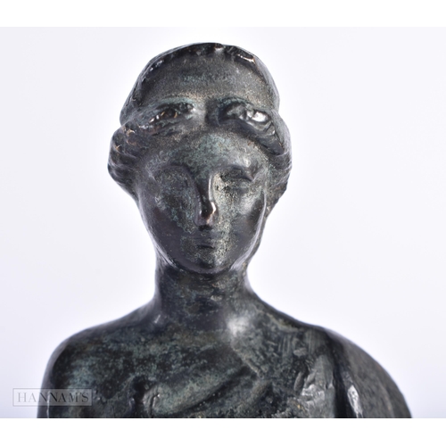 361 - A 19TH CENTURY EUROPEAN GRAND TOUR BRONZE FIGURE OF A CLASSICAL FEMALE After the Antiquity. 23.5 cm ... 