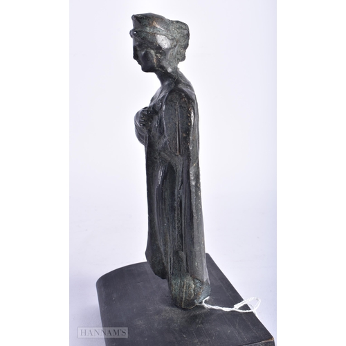 361 - A 19TH CENTURY EUROPEAN GRAND TOUR BRONZE FIGURE OF A CLASSICAL FEMALE After the Antiquity. 23.5 cm ... 