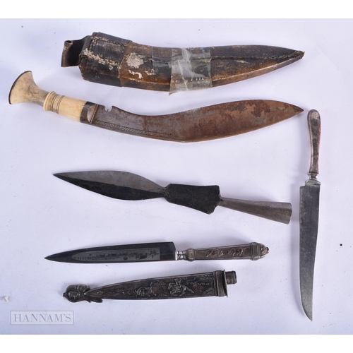 379 - A GROUP OF ANTIQUE KNIVES. (qty)  We do not offer in-house shipping on bladed items.  Please ensure ... 