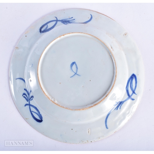 385 - AN 18TH CENTURY DELFT BLUE AND WHITE TIN GLAZED PLATE. 21 cm diameter.