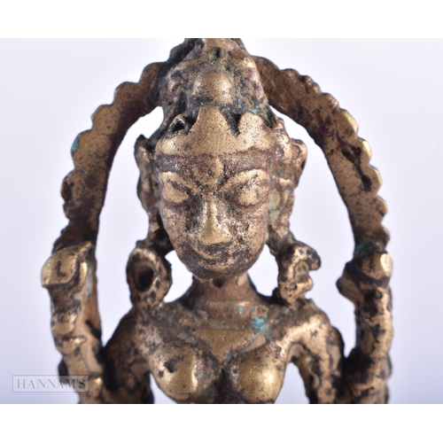 389 - AN 18TH/19TH CENTURY INDIAN BRONZE DEITY modelled with legs crossed. 9 cm x 4 cm.