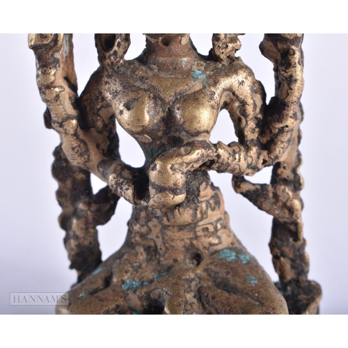 389 - AN 18TH/19TH CENTURY INDIAN BRONZE DEITY modelled with legs crossed. 9 cm x 4 cm.