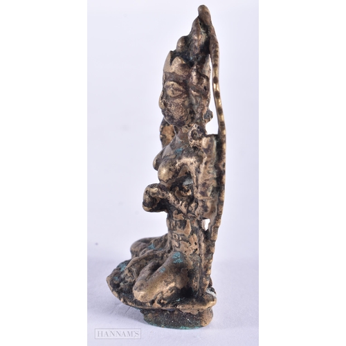 389 - AN 18TH/19TH CENTURY INDIAN BRONZE DEITY modelled with legs crossed. 9 cm x 4 cm.