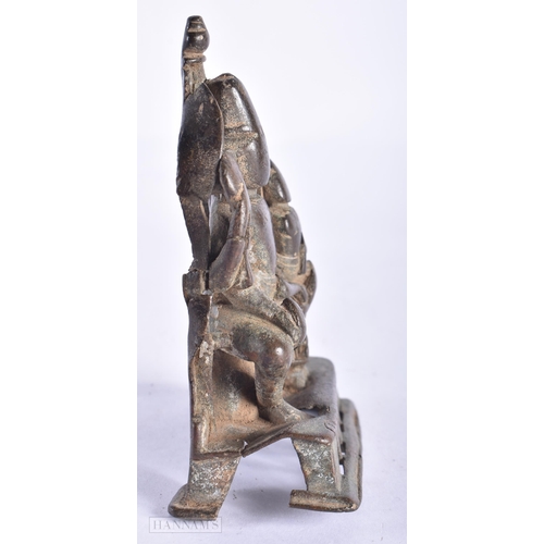 391 - A 13TH/14TH CENTURY INDIAN BRONZE FIGURE OF SHIVA PARVATI. 10.5 cm x 6.5 cm.