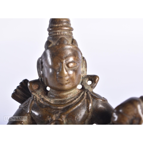 396 - AN 18TH CENTURY INDIAN BRONZE FIGURE OF RAM AND SITA. 12 cm x 5 cm.