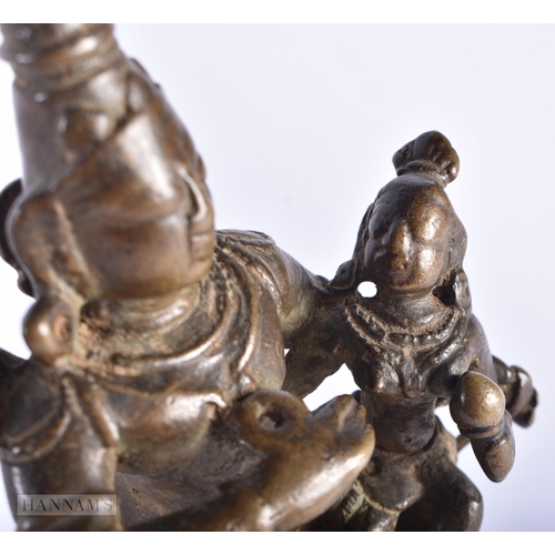 396 - AN 18TH CENTURY INDIAN BRONZE FIGURE OF RAM AND SITA. 12 cm x 5 cm.