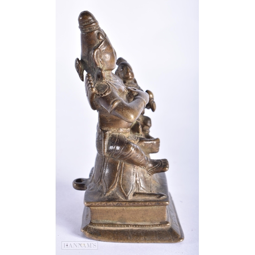 396 - AN 18TH CENTURY INDIAN BRONZE FIGURE OF RAM AND SITA. 12 cm x 5 cm.