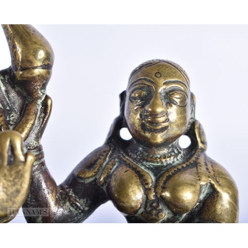 399 - AN 18TH/19TH CENTURY INDIAN BRONZE FIGURE OF SHIV AND PARVATI. 17 cm x 12 cm.