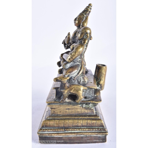 399 - AN 18TH/19TH CENTURY INDIAN BRONZE FIGURE OF SHIV AND PARVATI. 17 cm x 12 cm.