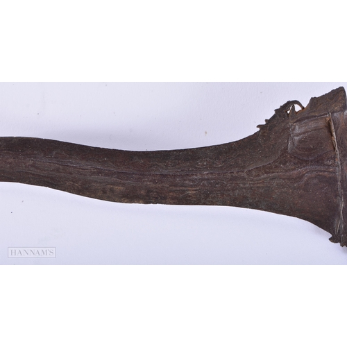 409 - A LARGE PAIR OF ANTIQUE KRISS DAGGERS. 50 cm long.   We do not offer in-house shipping on bladed ite... 