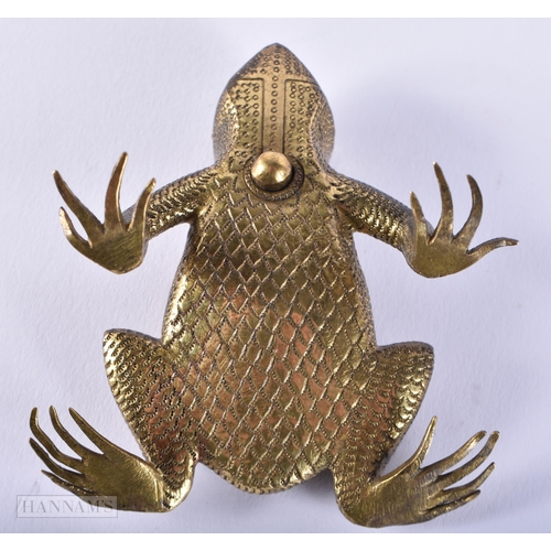 438 - AN UNUSUAL ANTIQUE INDIAN ENGRAVED BRONZE FROG LETTER CLIP. 6 cm wide.