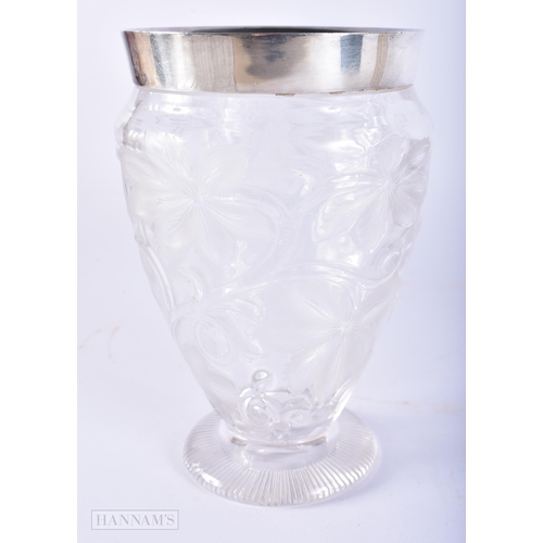 439 - A FINE EDWARDIAN SILVER MOUNTED CUT GLASS VASE in the manner of Thomas Webb. 17 cm x 11cm.