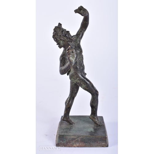 446 - A 19TH CENTURY EUROPEAN BRONZE GRAND TOUR FIGURE OF A MALE After the Antiquity. 15cm high.