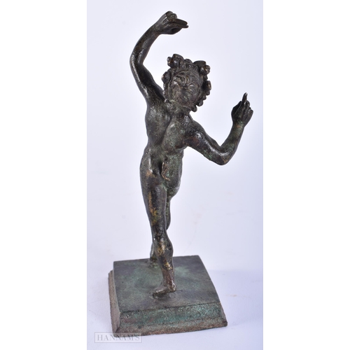 446 - A 19TH CENTURY EUROPEAN BRONZE GRAND TOUR FIGURE OF A MALE After the Antiquity. 15cm high.