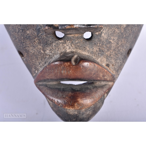 464 - AN AFRICAN CARVED WOOD TRIBAL DAN MASK. 18cm x 12 cm.