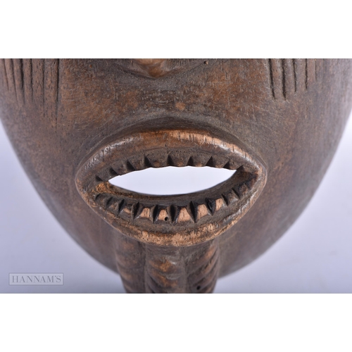 465 - AN AFRICAN CARVED WOOD TRIBAL MASK. 27cm x 14cm.