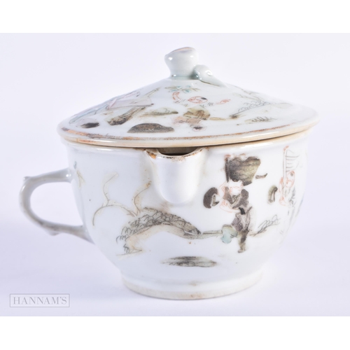 47 - AN EARLY 20TH CENTURY CHINESE FAMILLE ROSE PORCELAIN CUP AND COVER Late Qing/Republic. 11cm wide.