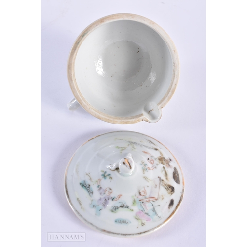 47 - AN EARLY 20TH CENTURY CHINESE FAMILLE ROSE PORCELAIN CUP AND COVER Late Qing/Republic. 11cm wide.