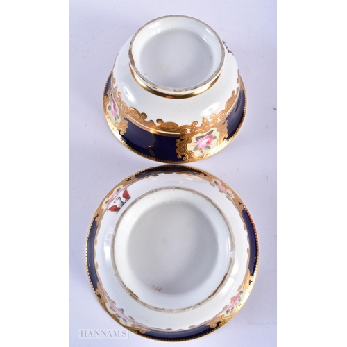 478 - A PAIR OF EARLY 19TH CENTURY CHAMBERLAINS WORCESTER BOWLS. 18cm diameter.