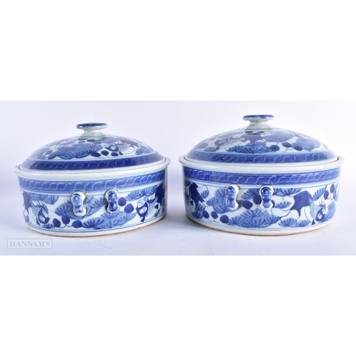 497 - A PAIR OF CHINESE BLUE AND WHITE BOWLS AND COVERS. 23 cm diameter.