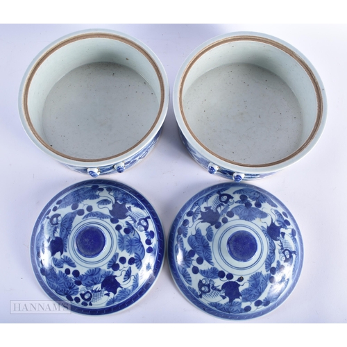 497 - A PAIR OF CHINESE BLUE AND WHITE BOWLS AND COVERS. 23 cm diameter.