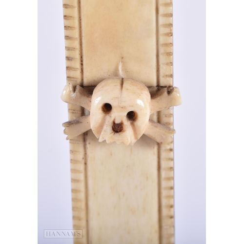 507 - AN 18TH/19TH CENTURY CONTINENTAL CARVED BONE CORPUS CHRISTI. 39 cm high.