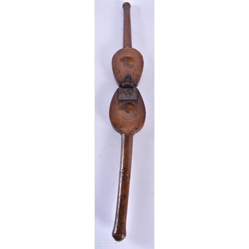 509 - ASSORTED COLLECTABLES including a pair of copper hunting horns. Largest 25 cm long. (4)