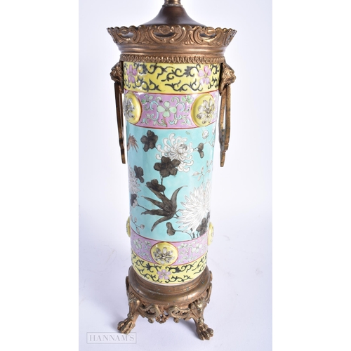 559 - A LARGE 19TH CENTURY CHINESE DAYA ZHAI PORCELAIN LAMP Qing, together with a famille noire figure. La... 