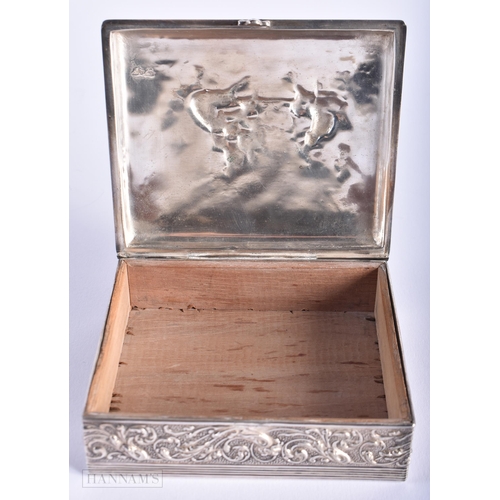 572 - A LATE 19TH CENTURY CONTINENTAL SILVER BOX decorated with figures. 155 grams overall. 9.25 cm x 8.5 ... 