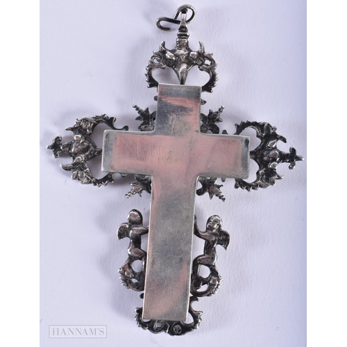 579 - AN EARLY 18TH CENTURY CONTINENTAL SILVER CRUCIFIX PENDANT. 53 grams. 10 cm x 6.5 cm.