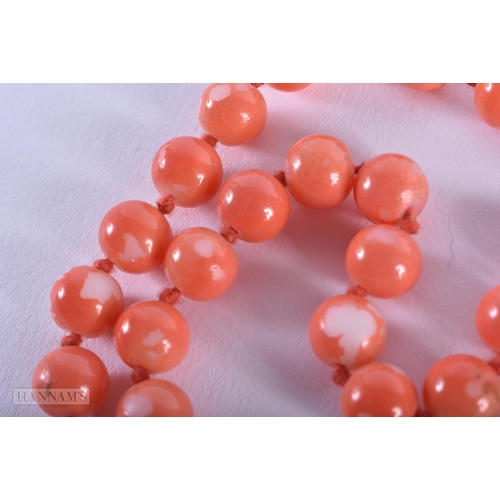 588 - AN ART DECO IMITATION CORAL NECKLACE. 73 grams. 90 cm long.