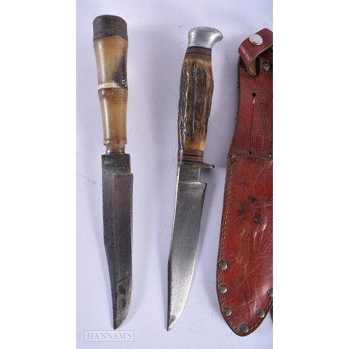 591 - FIVE VINTAGE KNIVES including ones with horn handles. Largest 22cm wide. (5)