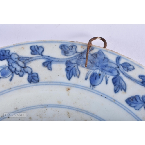 612 - A PAIR OF 17TH CENTURY CHINESE BLUE AND WHITE PORCELAIN PLATES Kangxi. 22cm diameter.