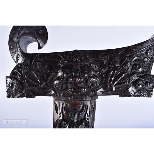 624 - AN ANTIQUE BURMESE ASIAN CARVED WOOD CASED KRIS DAGGER. 60cm long.  We do not offer in-house shippin... 