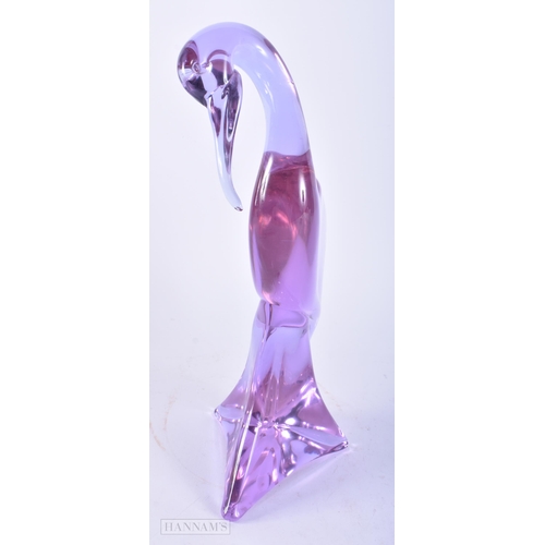 674 - A LARGE ART GLASS FIGURE OF A BIRD by Licio Zanetti. 33cm high.