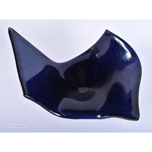 675 - A STYLISH VINTAGE DEEP BLUE RED ENAMELLED ART GLASS BOWL. 32 cm x 22cm.