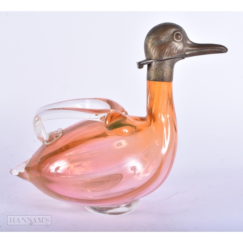 731 - AN ANTIQUE DUCK HEAD GLASS CLARET JUG. 17 cm high.