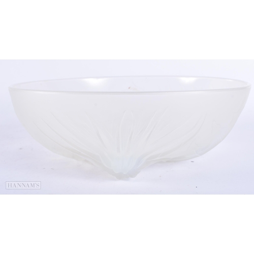 753 - AN ART DECO FRENCH GLASS BOWL. 22cm wide.