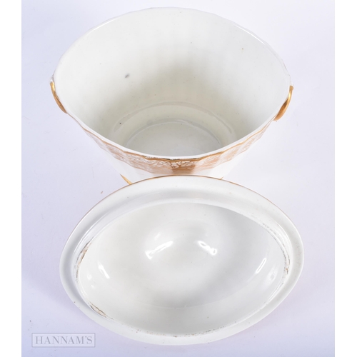 902 - 18th century Derby sucrier and cover of faceted form with oval ring handle, gilded with two intricat... 