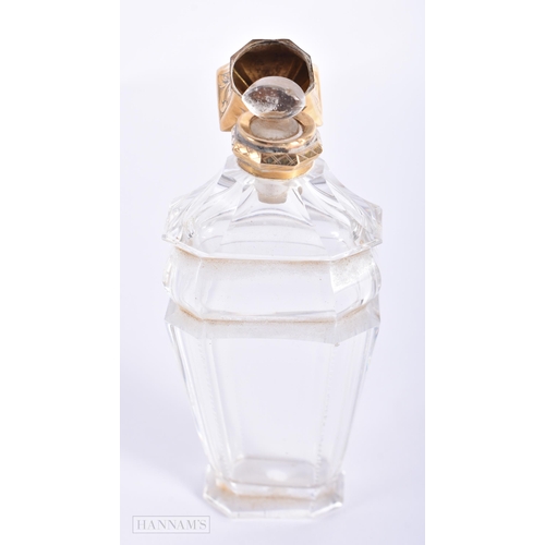 1274 - AN ANTIQUE 18CT GOLD MOUNTED SCENT BOTTLE. 76 grams. 10.75 cm high.