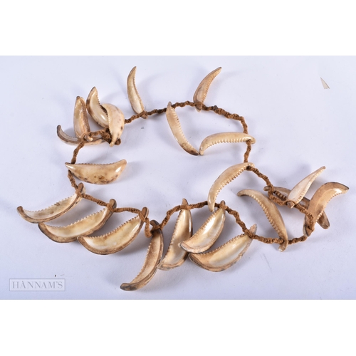 1588 - A TRIBAL SHELL NECKLACE. 82 cm long.