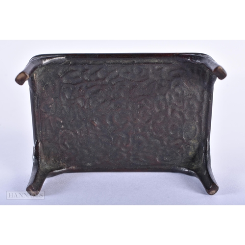 1589 - A 19TH CENTURY JAPANESE MEIJI PERIOD BRONZE SCHOLARS STAND. 9 cm x 6 cm.