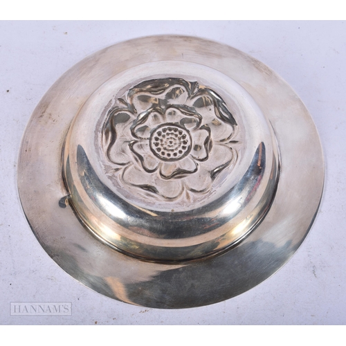 1946 - A SILVER DISH. London 2018. 134 grams. 13.5 cm diameter.