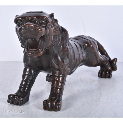 3604 - A bronze Tiger 17 x 28cm.