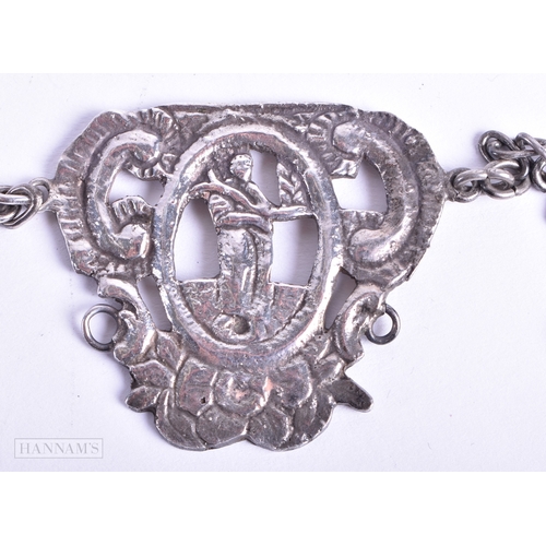 125 - AN 18TH CENTURY CONTINENTAL WHITE METAL NECKLACE. 67.4 grams. 50 cm long.