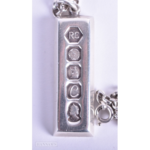 141 - A SILVER INGOT NECKLACE. 41.4 grams. Sheffield 1977. Chain 50 cm long, pendant 4.25 cm x 1.5 cm.