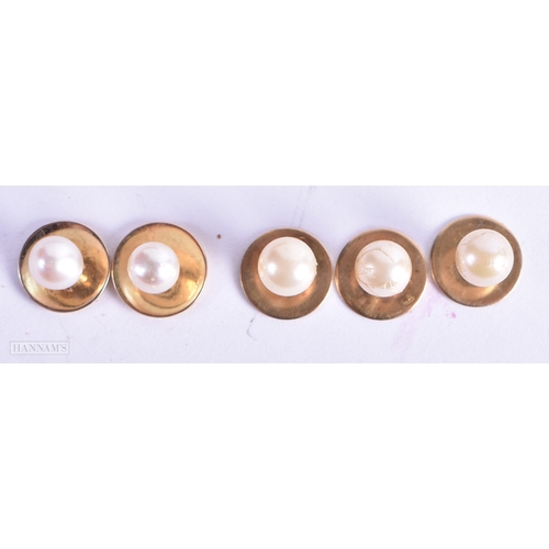 153 - A SET OF ANTIQUE GOLD AND PEARL DRESS STUDS. 5.2 grams. 1 cm diameter.