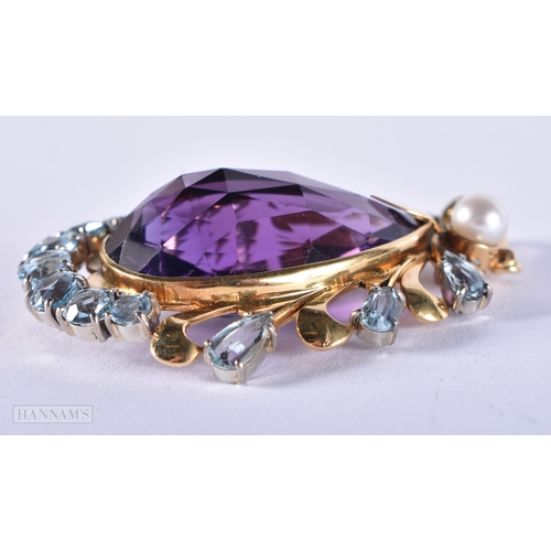 163 - A FINE LARGE GOLD AQUAMARINE AND AMETHYST PENDANT. 20.5 grams. 5 cm x 3.25 cm.