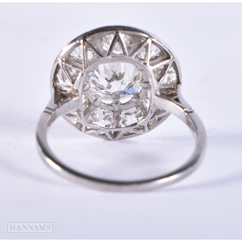 169 - A VERY FINE ART DECO STYLE 18CT WHITE GOLD DIAMOND CLUSTER RING. The central stone is 2CT, the surro... 