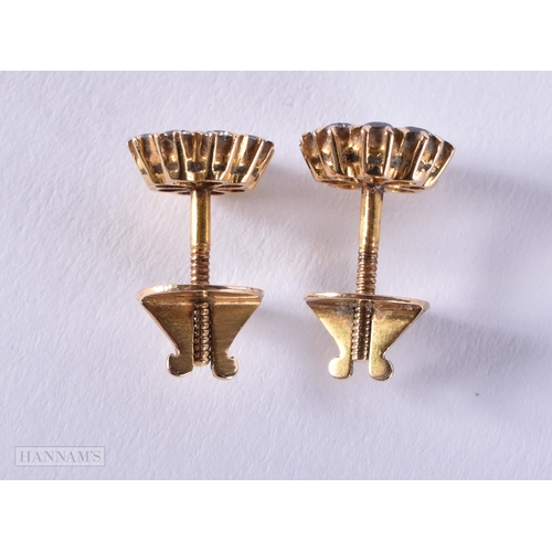 170 - A PAIR OF 18CT GOLD AND DIAMOND CLUSTER EARRINGS with screw back posts. 3.2 grams. 0.7 cm diameter.